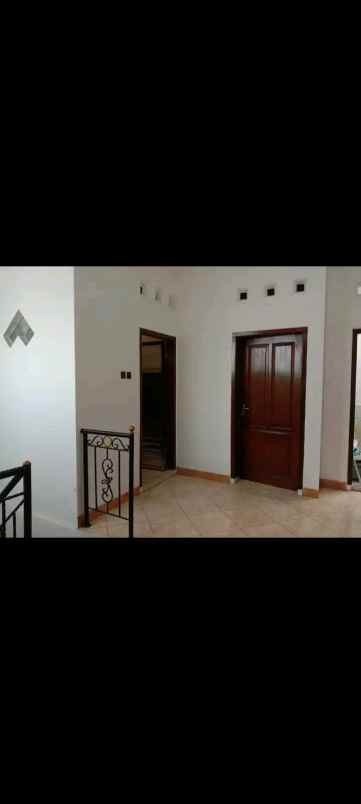 dijual rumah jl griya prasetya utara