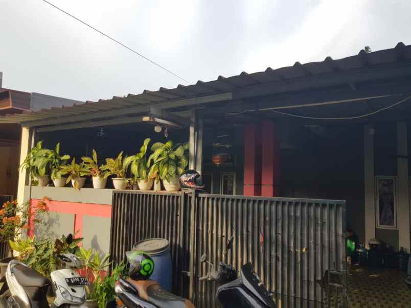 dijual rumah jl h karim jatikramat kec