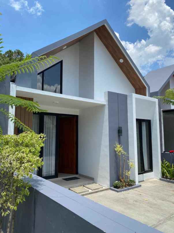 dijual rumah jl kaliurang km 12 5