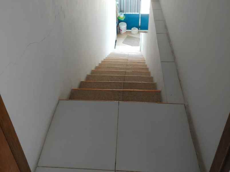 dijual rumah jl lkr selatan suradita