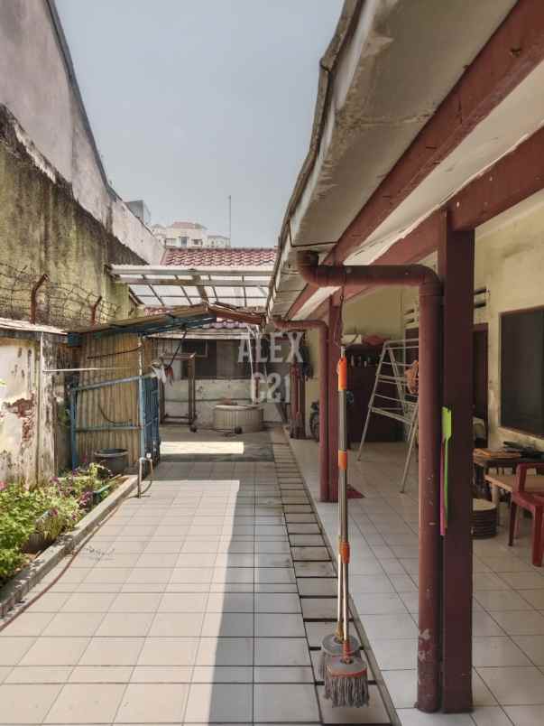 dijual rumah jl mangga besar