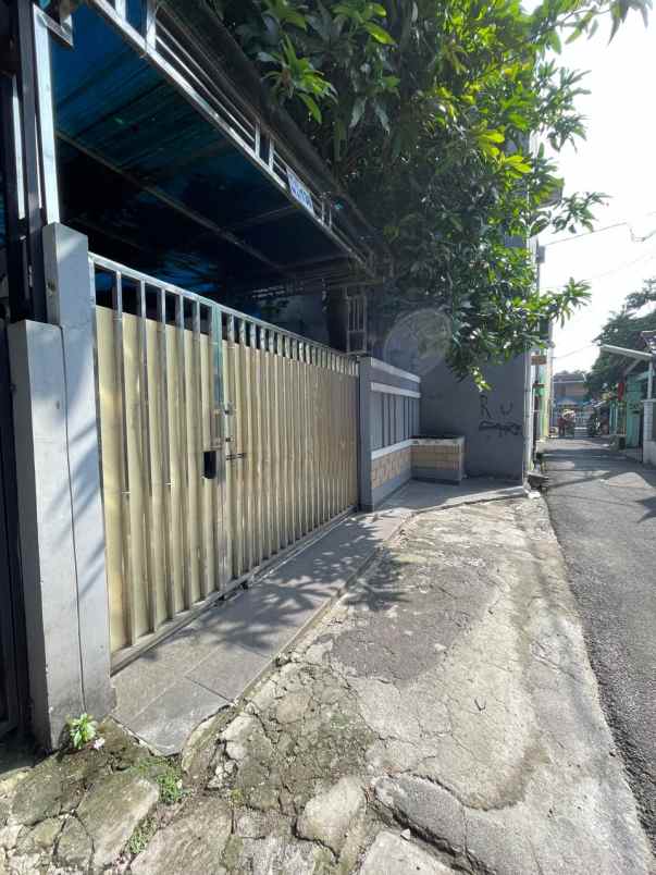 dijual rumah jl masjid nurul huda