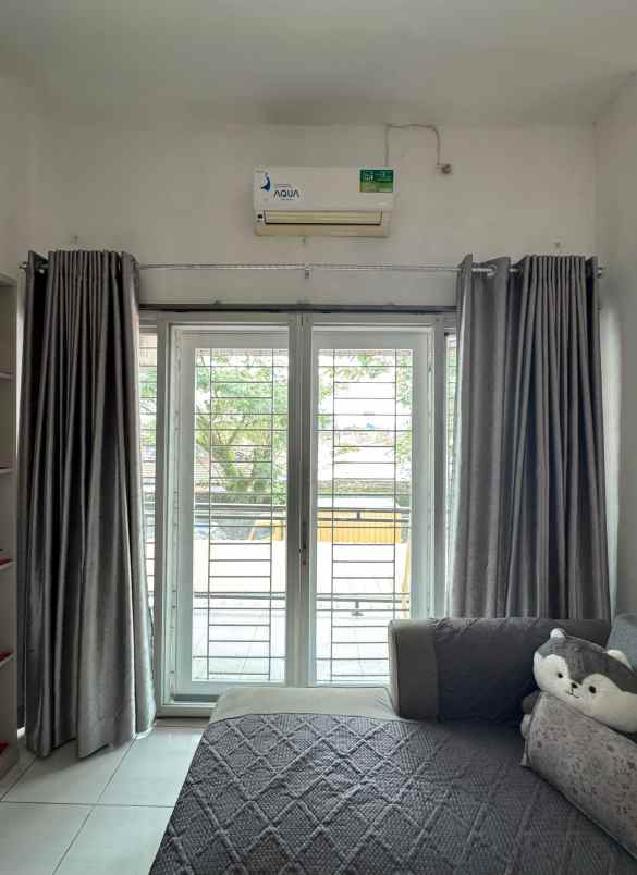 dijual rumah jl menteng indah