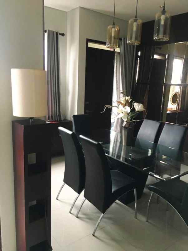 dijual rumah jl nilem buah batu