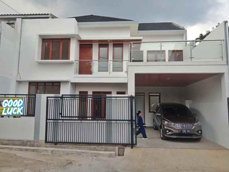 dijual rumah jl padasuka bandung