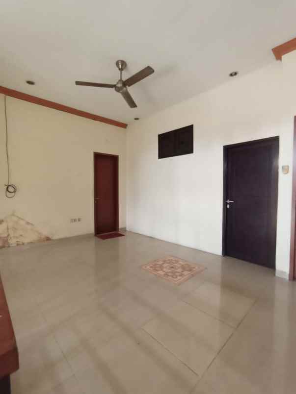 dijual rumah jl raya jatiwaringin