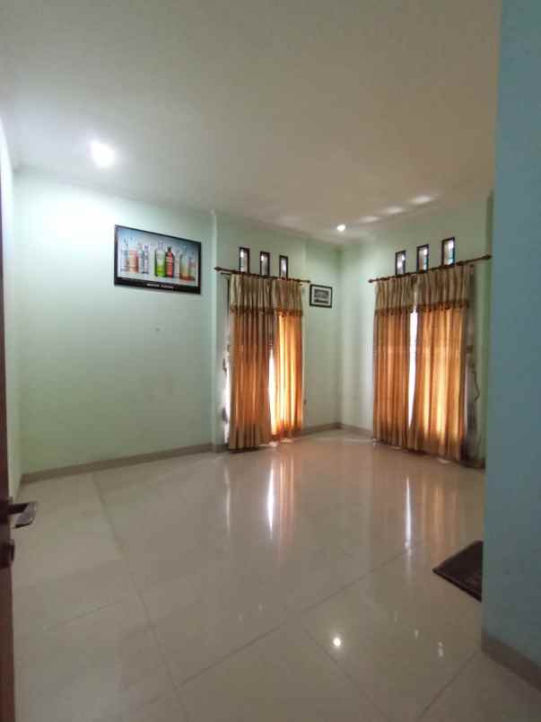 dijual rumah jl raya jatiwaringin