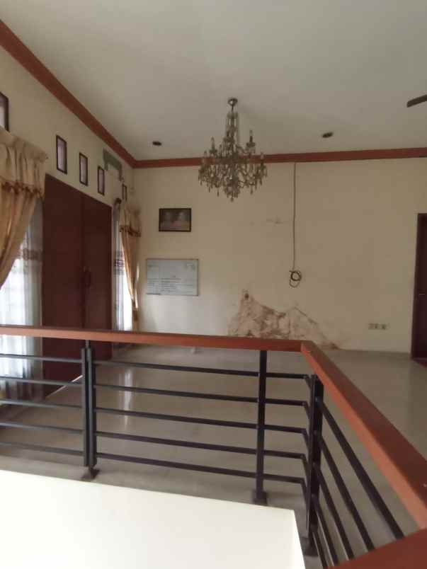 dijual rumah jl raya jatiwaringin