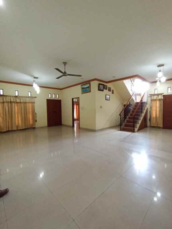 dijual rumah jl raya jatiwaringin