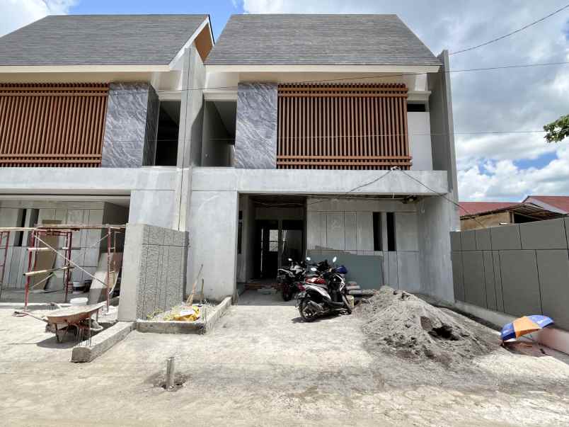 dijual rumah jl ringroad utara meguwo