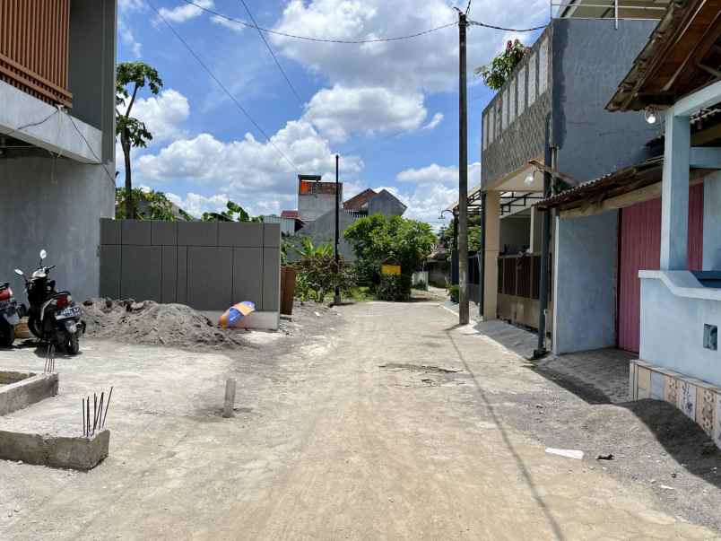 dijual rumah jl ringroad utara meguwo