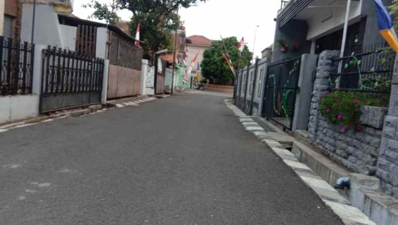 dijual rumah jl saturnus selatan