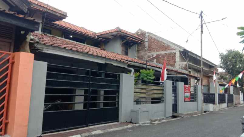 dijual rumah jl saturnus selatan