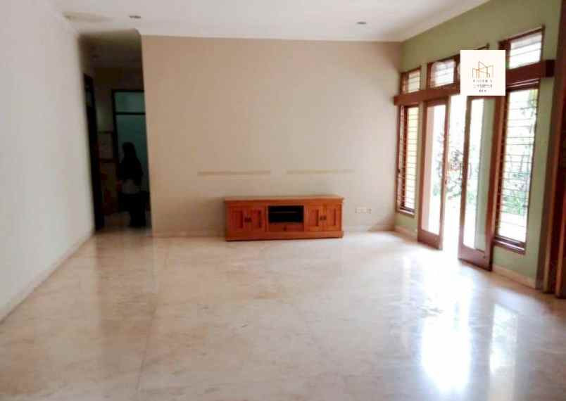 dijual rumah jl setrasari