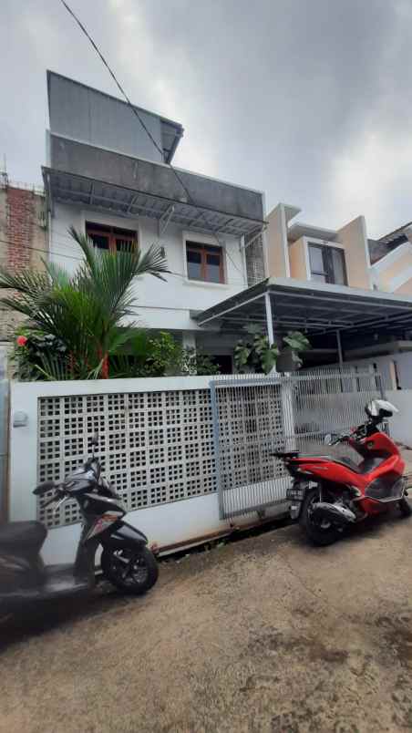dijual rumah jl squash puri ayu