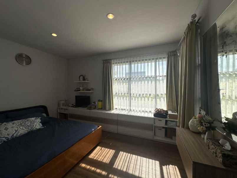 dijual rumah jl suryalaya cijagra