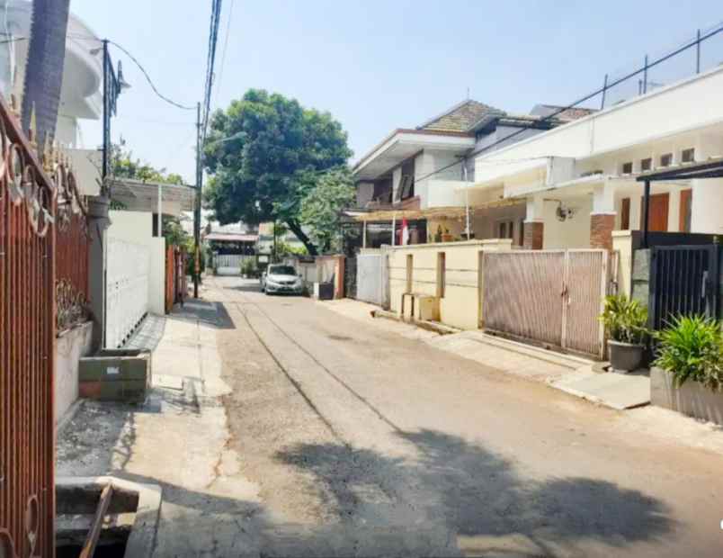 dijual rumah jl taman buaran indah