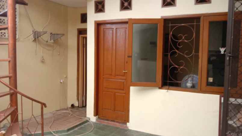 dijual rumah jl taman buaran indah