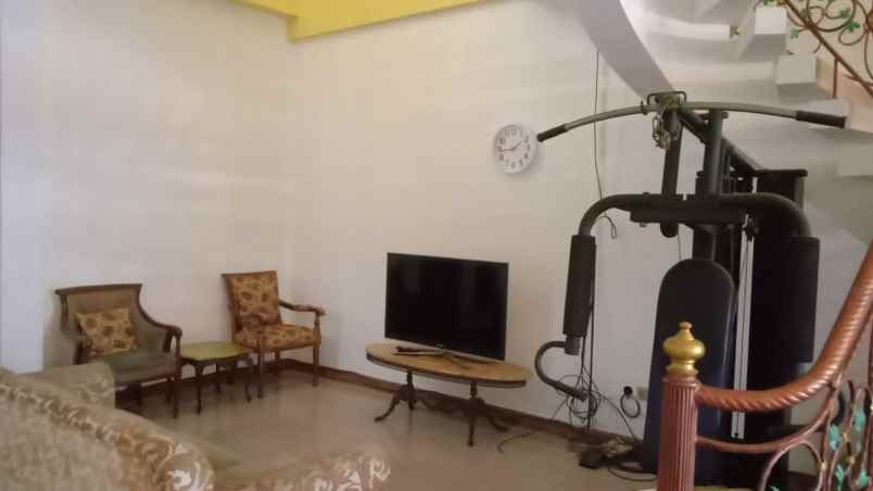 dijual rumah jl taman buaran indah