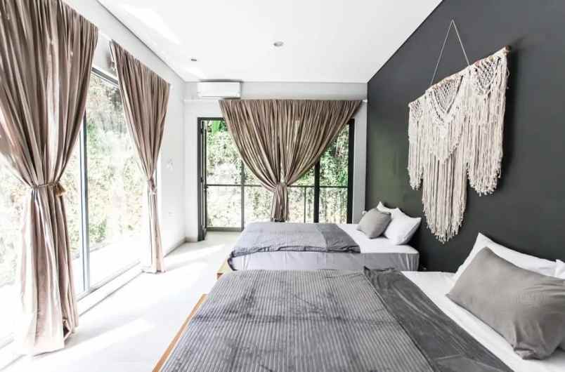 dijual rumah jl tirtasari setraduta