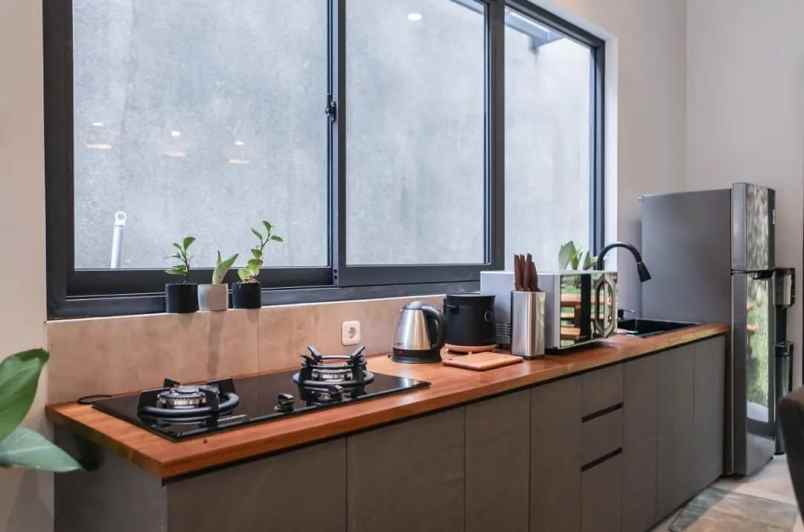 dijual rumah jl tirtasari setraduta