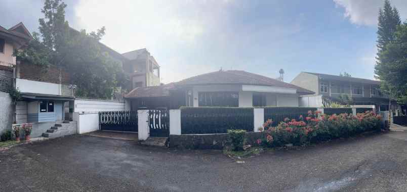 dijual rumah jl tubagus ismail dago bandung