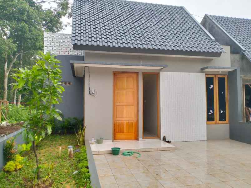 dijual rumah jl watusari