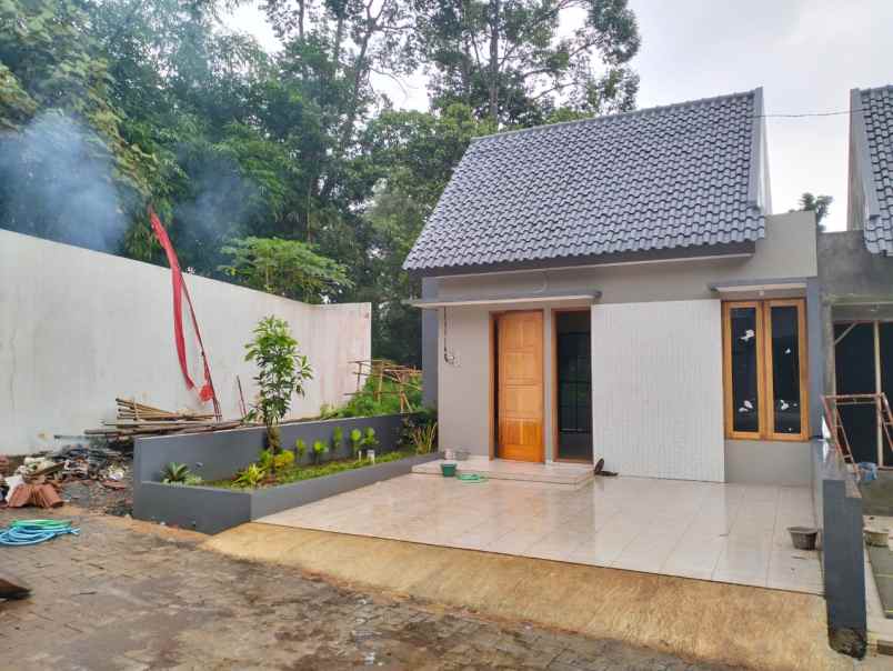 dijual rumah jl watusari