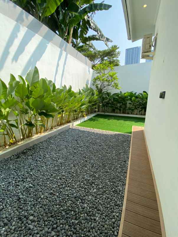 dijual rumah jl wijaya kusuma