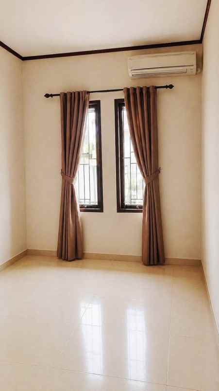 dijual rumah jln mutiara gading 2