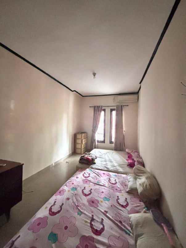 dijual rumah jln mutiara gading 2