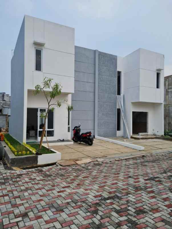 dijual rumah kadaung