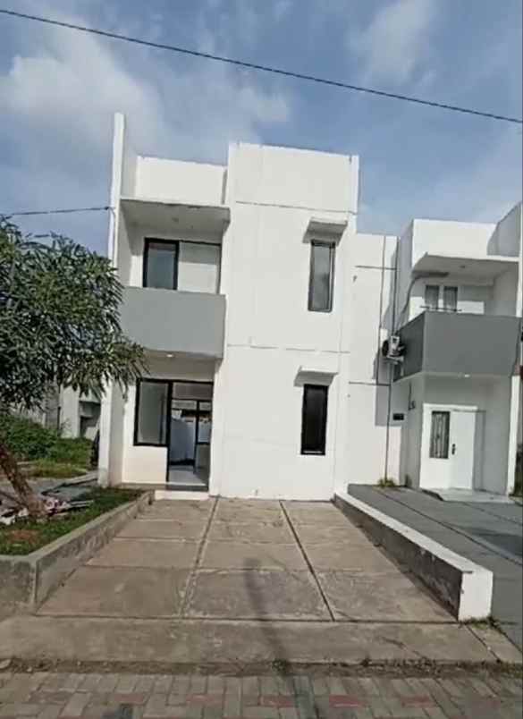 dijual rumah kadaung