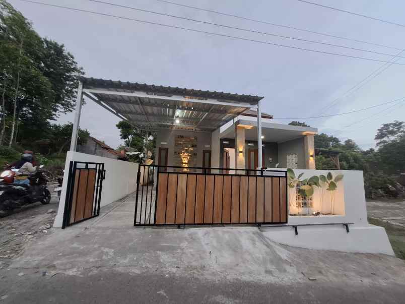 dijual rumah kalitirto