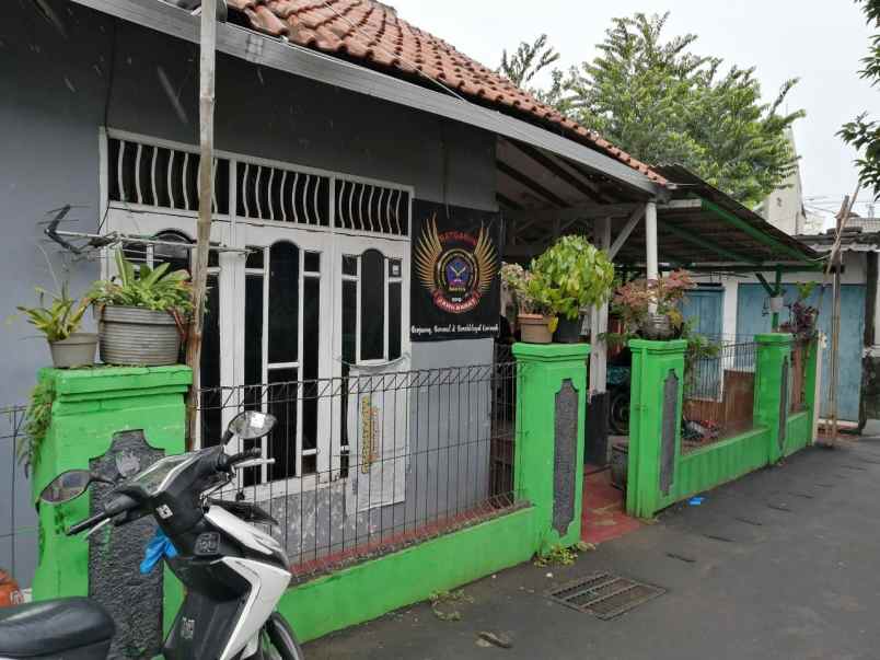 dijual rumah kampung strategis di cilodong depok