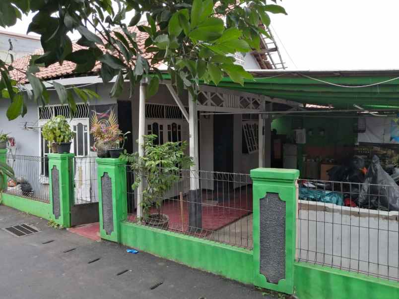 dijual rumah kampung strategis di cilodong depok