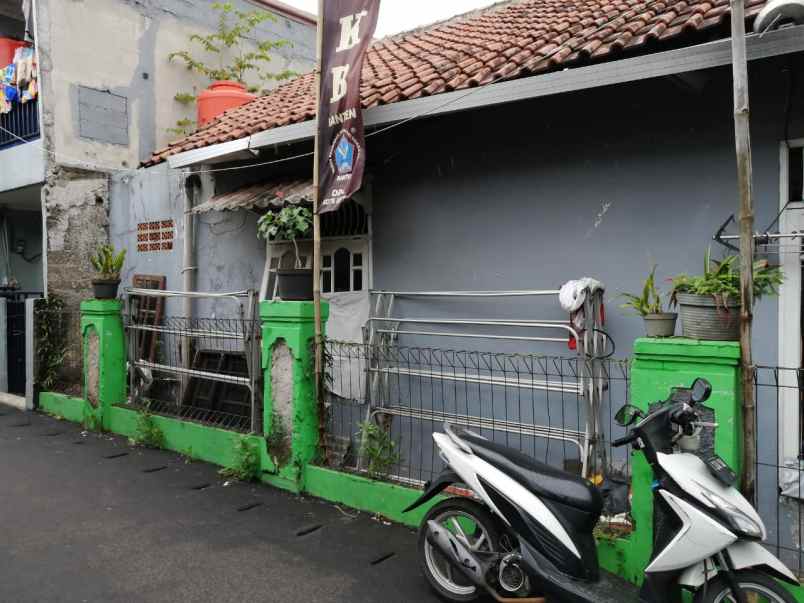 dijual rumah kampung strategis di cilodong depok