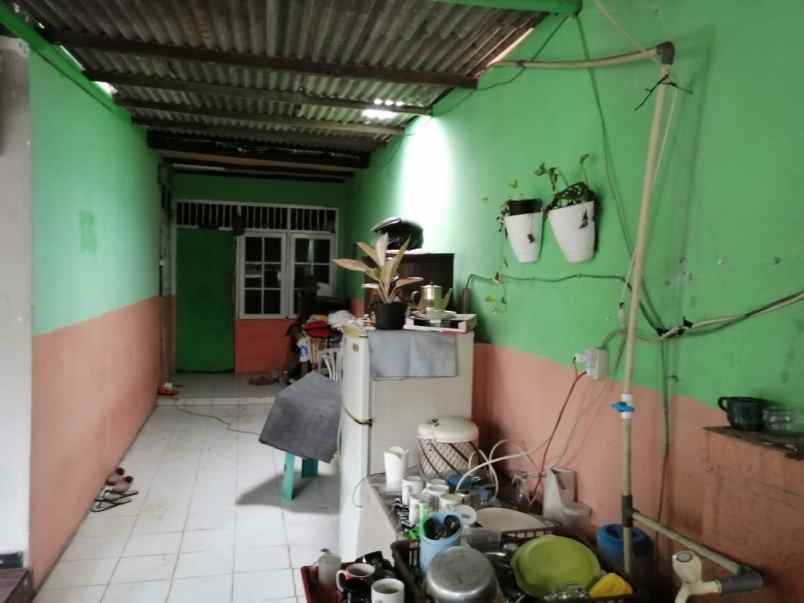 dijual rumah kampung strategis di cilodong depok