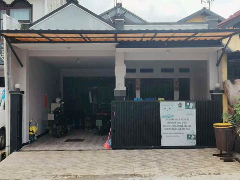 dijual rumah kawaluyaan indah