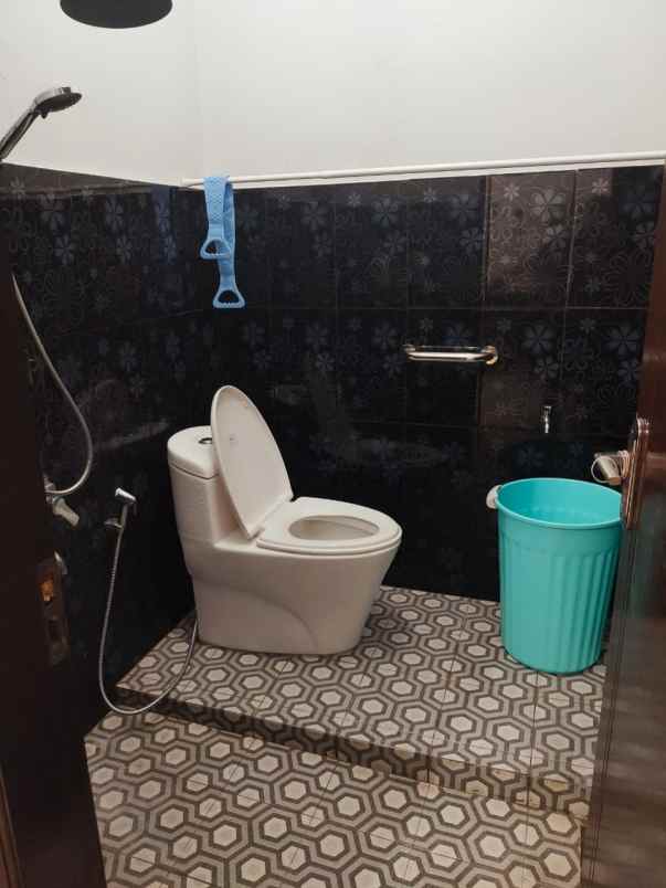 dijual rumah kawaluyaan indah