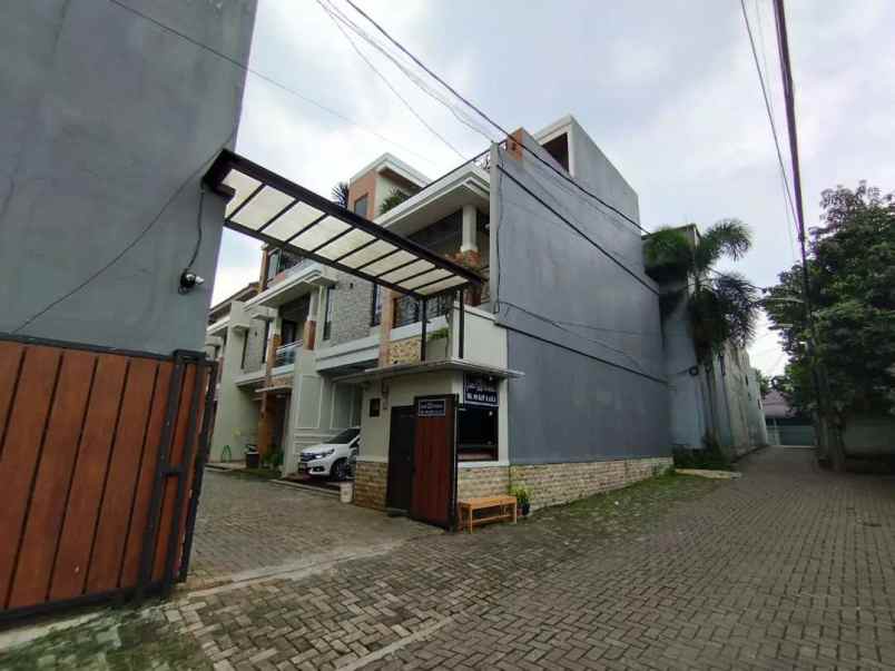 dijual rumah kebagusan