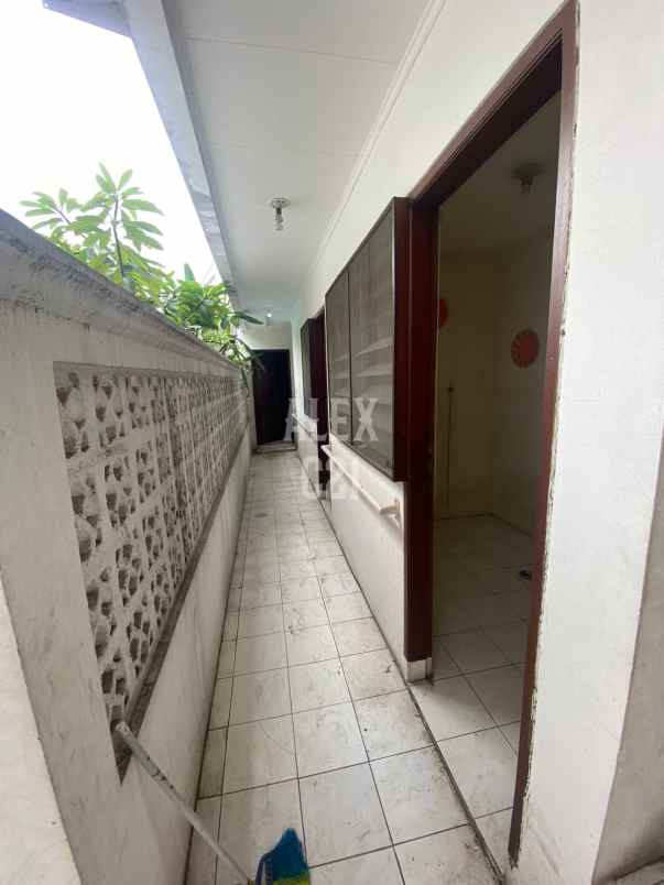 dijual rumah kebayoran baru