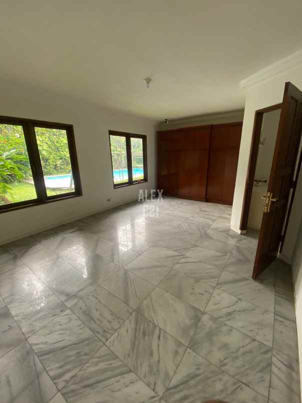 dijual rumah kebayoran baru