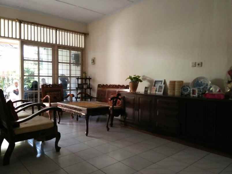 dijual rumah kemandoran