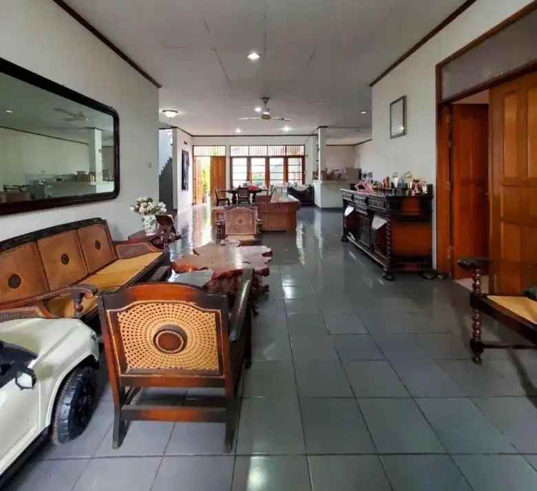 dijual rumah klasik kebayoran lama