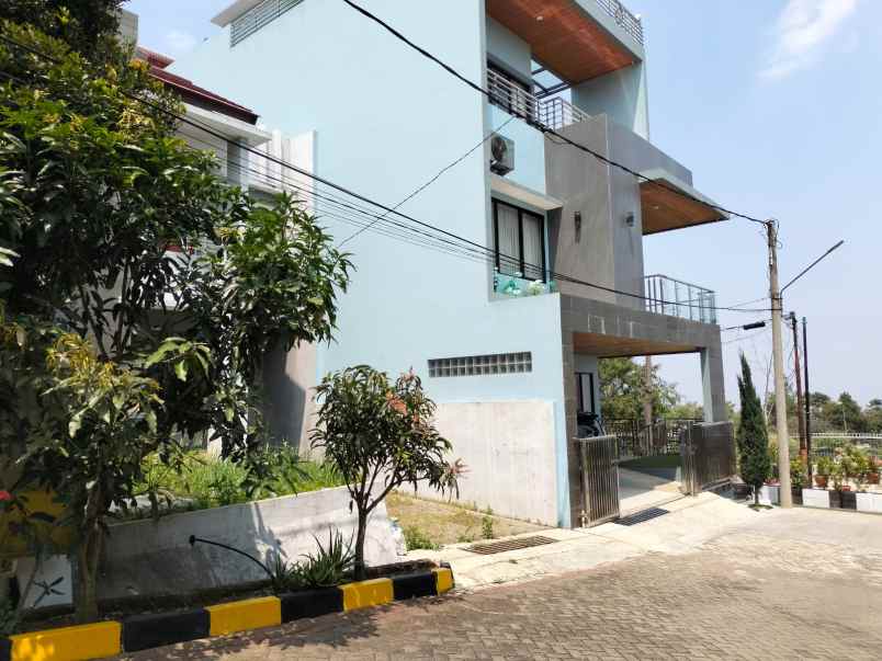 dijual rumah kolonel masturi