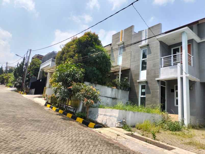 dijual rumah kolonel masturi