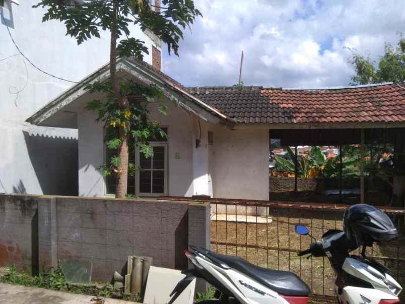 dijual rumah komp unisba jatihaandap