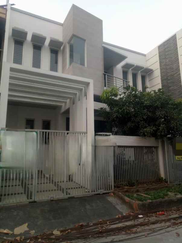 dijual rumah komplek agung permai