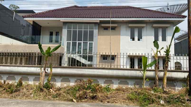 dijual rumah komplek agung tengah